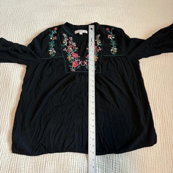 LOFT Top Womens Sz Medium Black Floral Embroidered Bell Sleeve Boho Y2K Festival - Picture 9 of 10